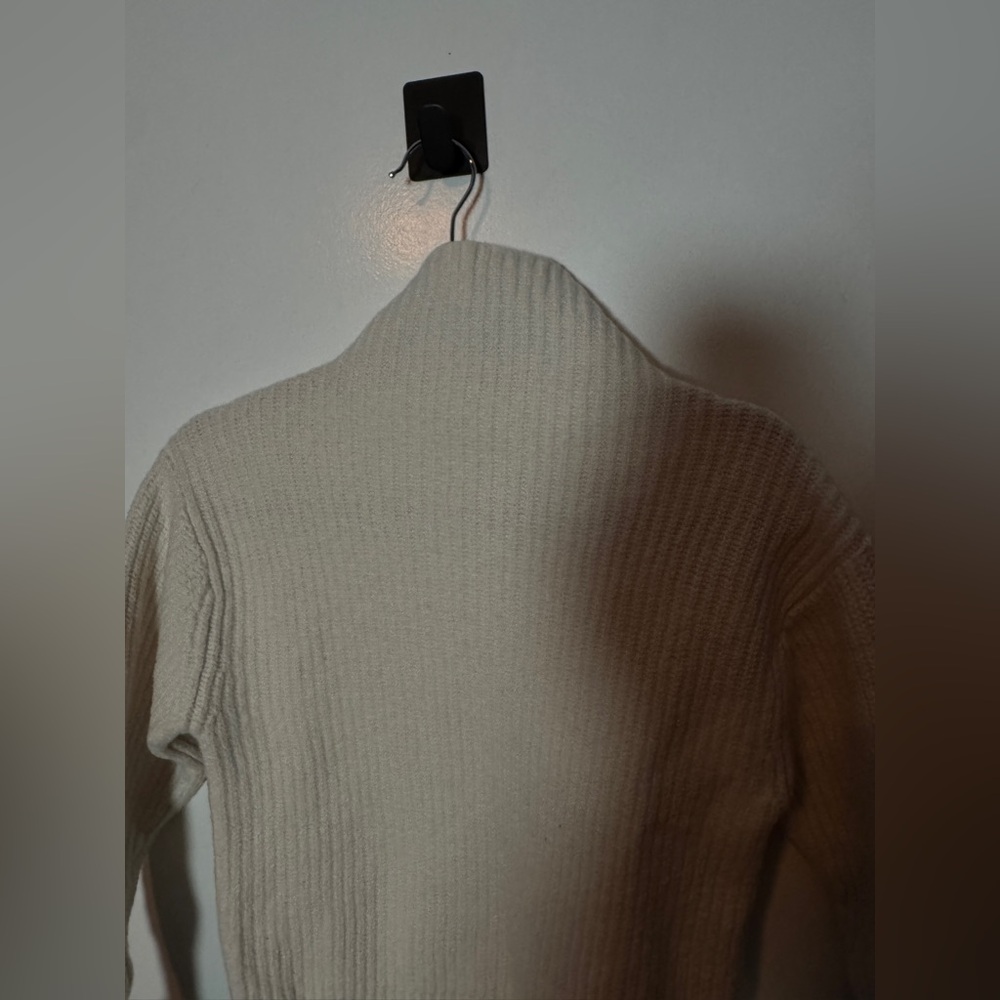 Wilfred Aritzia Ribbed Turtleneck - Picture 3 of 5